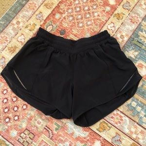 Lululemon black hotty hot short 4”